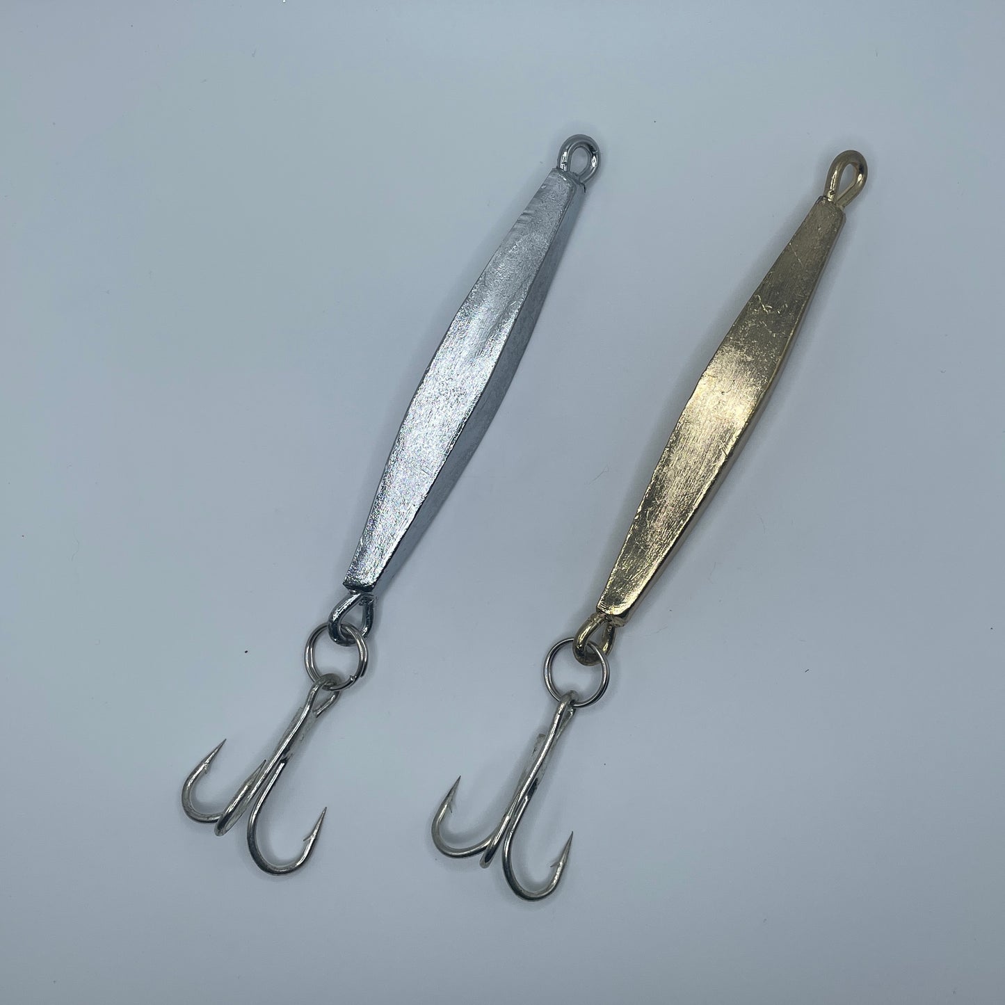 4OZ DIAMOND JIG 3/0 TREBLE HOOK GOLD OR SILVER